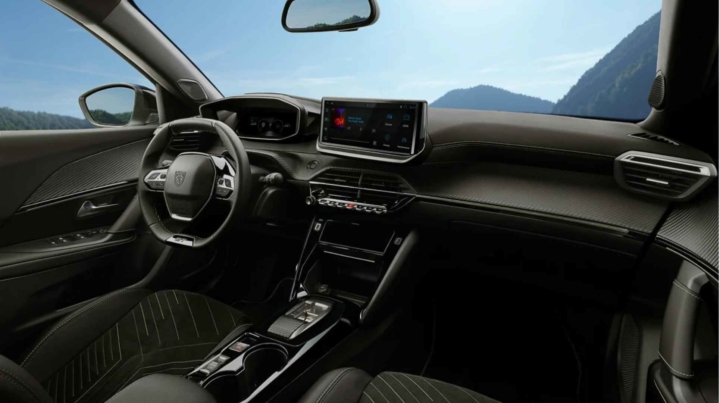 PEUGEOT_E2008-privas-suv-electrique-technologies-interieur-ardèche