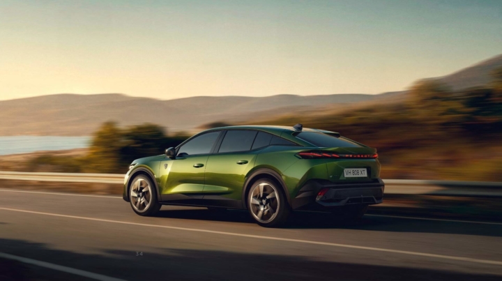 peugeot-E-408-voiture-electrique-privas-ardeche