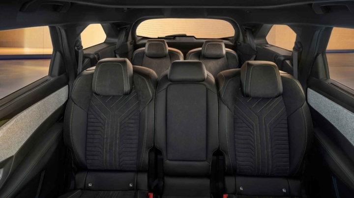 peugeot-e-5008-interieur-SUV-électrique-privas-ardèche