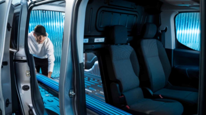 cabine-approfondie-e-partner-peugeot-utilitaire-électrique-privas-ardèche