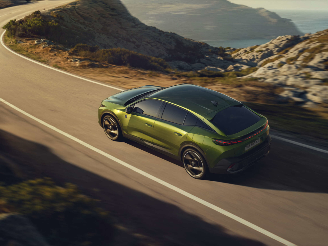 PEUGEOT_408_HYRIDE_SUV_COUPÉ_PRIVAS_ARDÈCHE