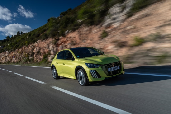peugeot-208-citadine-hybride-privas-vehicule-ardèche