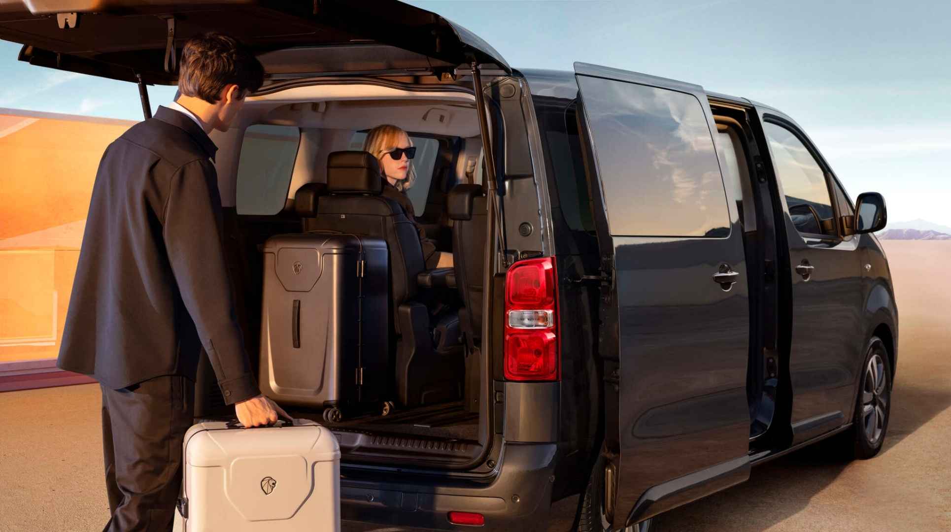 peugeot-Traveller-utilitaire-professionnels-familles-places-privas-ardèche