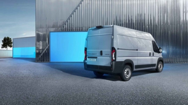 e-boxer-utilitaire-electrique-amenagement-interieur-privas-ardèche